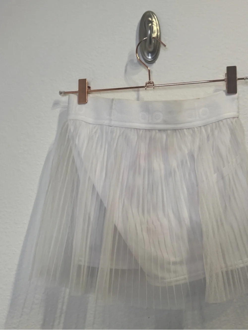 ALO Yoga lightweight pleated